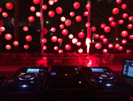 Deejays Corp
