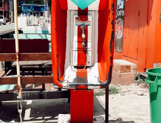 Teléfono con Bandera de Puerto Rico