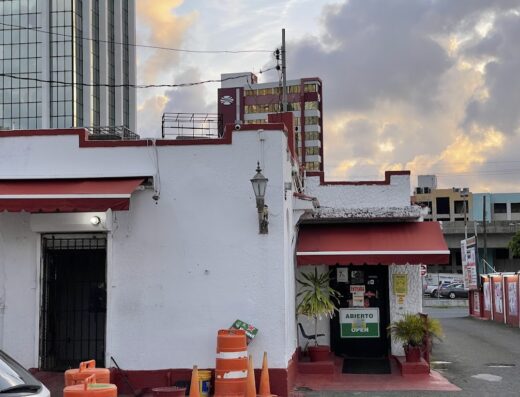 La Cueva del Chicken Inn