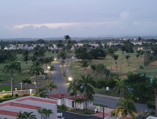 Driving Range Golf Pro & Pickleball Court